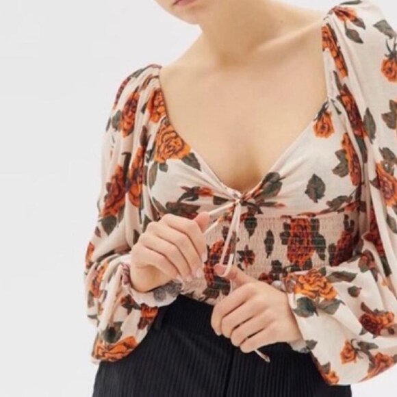 Urban Outfitters Floral Rose Print Smocked Long Sleeve Top Crop Bohemian Indie - Picture 1 of 4